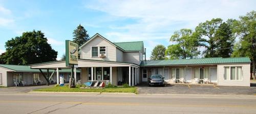 The Monarch Motel in Cheboygan, USA
