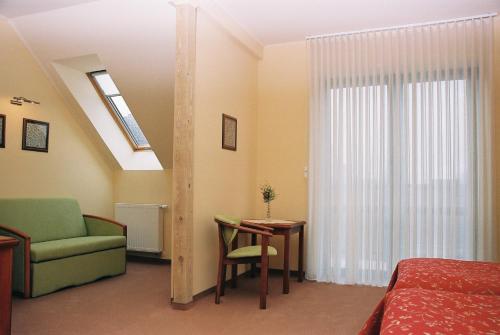 Deluxe Double Room (2 Adults + 1 Child)