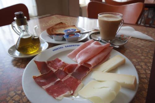 Hostal Sanpatiel - image 11