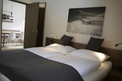 2 bedrooms, 3 beds