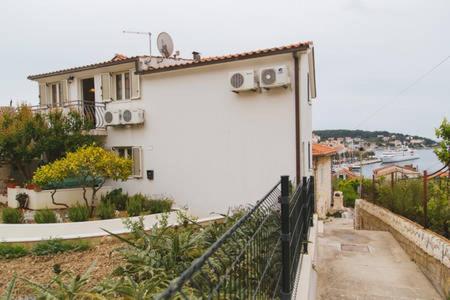 Pina Hvar Apartmant 2