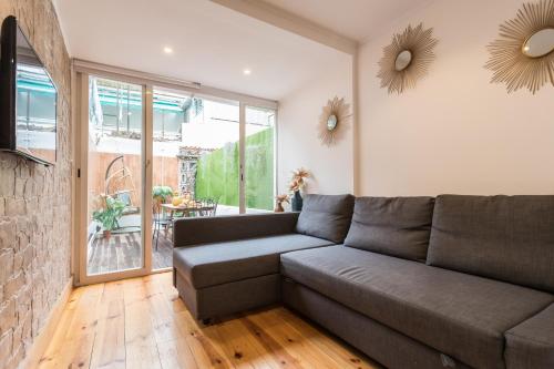  Liberty Patio Two-Bedroom Apartment w/ Patio - by LU Holidays, Ferienwohnung in Lissabon