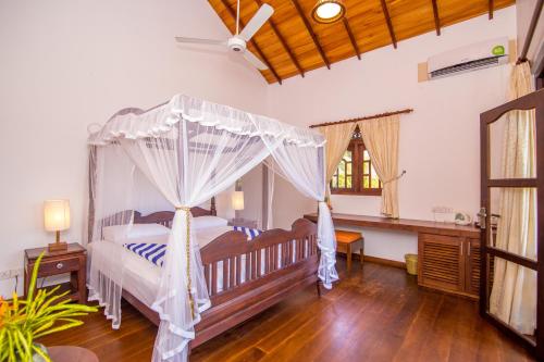 Lanka Beach Boutique Bungalows & Grand Villa