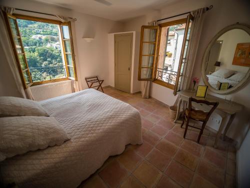 Double Room with Street View