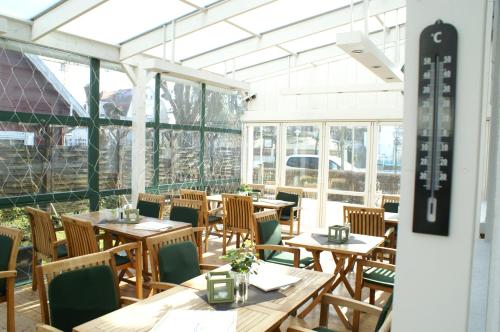 Étterem, Hotel Strandpavillon in Baabe városközpont