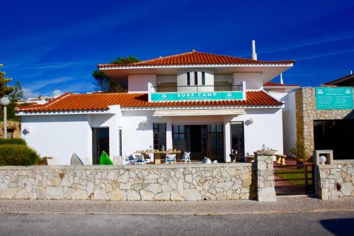 Surf Riders & Co - Surf Camp Moinhos