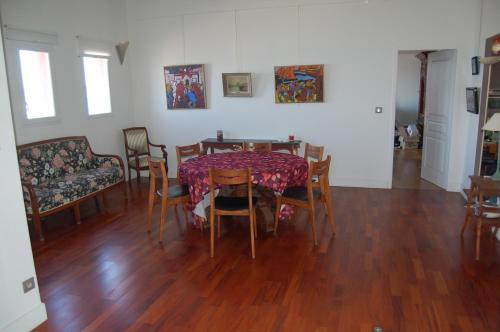 maison atypique les pieds dans l'eau in Óceánparti