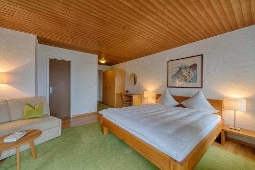 Deluxe Double or Twin Room with Balcony and Lake View