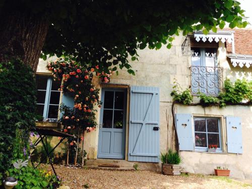 La Maison bleue du Puy gîte à louer Neuil