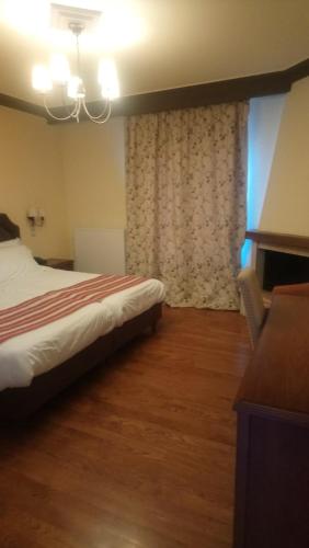 1 double bed, 1 twin bed, 1 futon bed