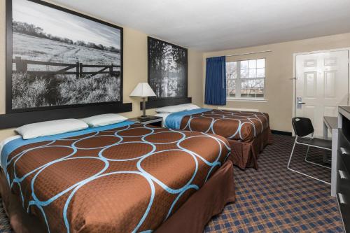 Queen Room with Two Queen Beds and Roll-In Shower - Mobility Accessible/Non-Smoking