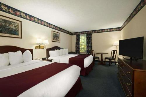 2 queen beds