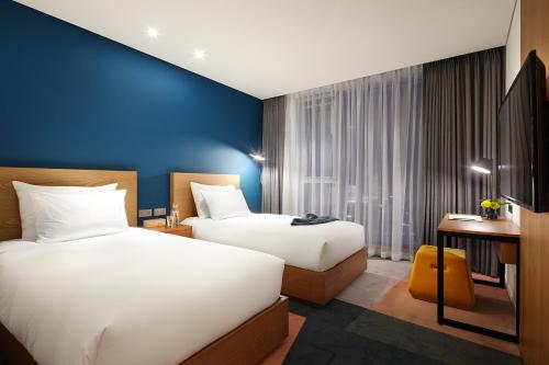 [Morning Time Pool PKG] Standard Twin Room - Morning Time (10:00AM ~ 13:00PM) Rooftop Pool for 2 included