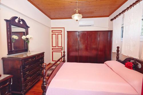 Anemelia Villa Located in Agios Dimitrios, ANEMELIA VILLA is a perfect starting point from which to explore Zakynthos Island. The property has everything you need for a comfortable stay. Service-minded staff will w