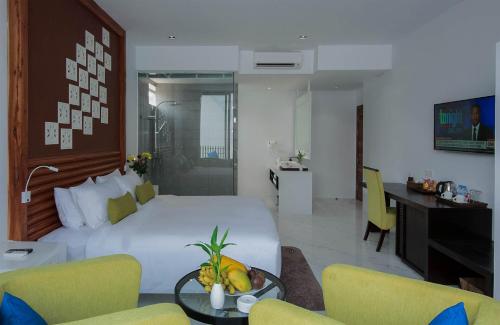 Luxury Honeymoon suite image 8