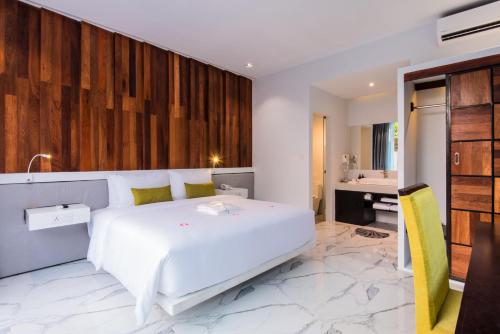 Luxury Deluxe King room in King Rock Residence
