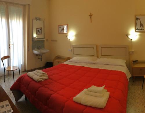 Double or Twin Room with Shared Bathroom