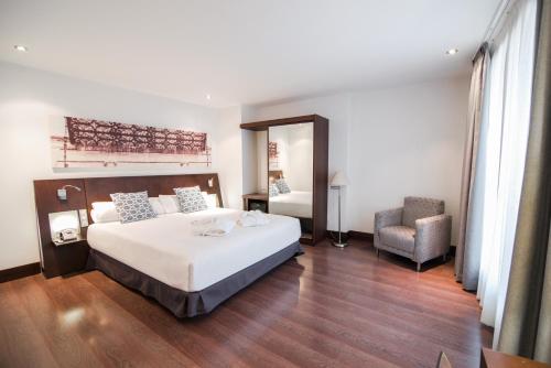 Sevilla Petit Palace Marques Santa Ana 4-Star Hotel suite