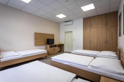 Sareza hotel Room Type - Standard Family Room (4 Adults)