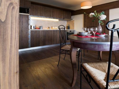Kitchen, Le Hameau du Kashmir in Saint-Martin-de-Belleville