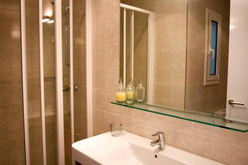 Sant Pau Apartments - image 3