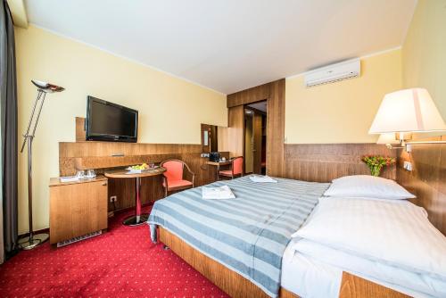 1 queen bed