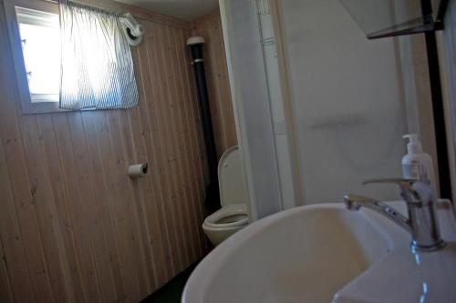 2 bedrooms, 3 beds