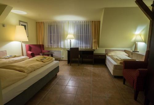 Quadruple Room with Private Bathroom