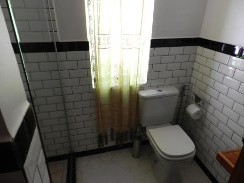 Deluxe Double Room with Balcony image 7