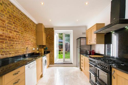 Huge Family Home In Sydenham Village, Penge, London