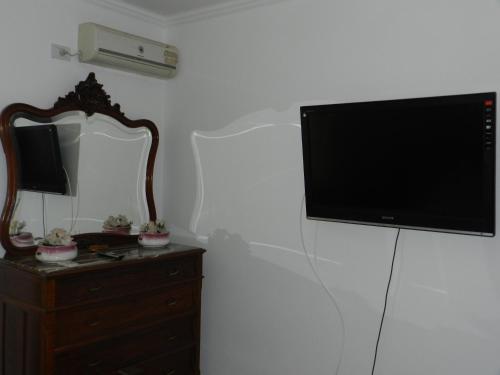 Deluxe Double Room with Balcony image 9