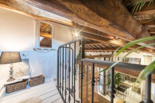 Navona Luxury and Charming Apartment with Terrace - image 5