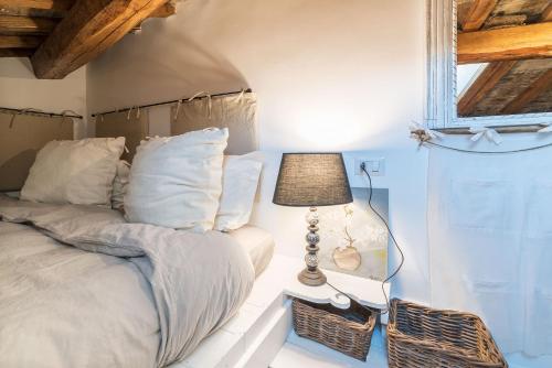 Navona Luxury and Charming Apartment with Terrace - image 12