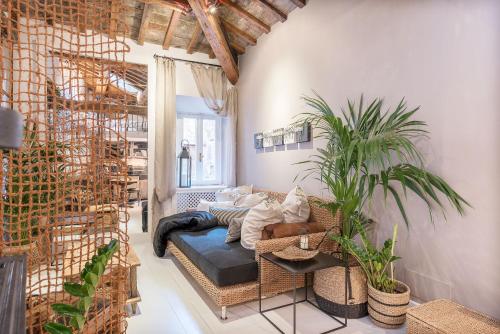 Navona Luxury and Charming Apartment with Terrace - image 5