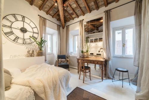 Navona Luxury and Charming Apartment with Terrace - image 14