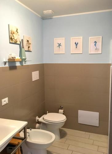 Deluxe Queen Room with Balcony image 4