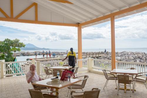 Restoranas, Bird Rock Beach Hotel in Basseterre
