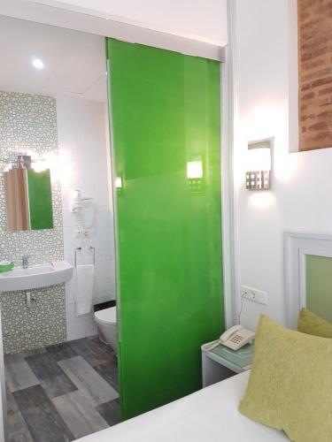 Hotel y Apartamentos Doña Lola - image 9