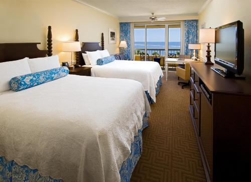 2 queen beds