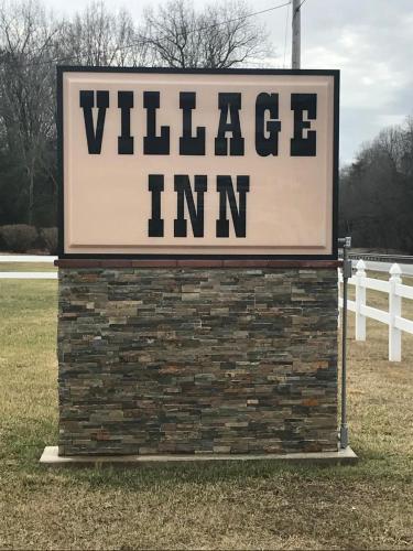 Village Inn - Accommodation - Lovingston