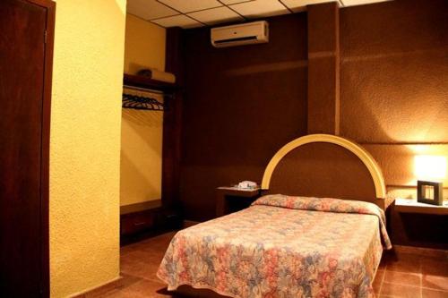 Hotel Miramar - La Paz The 3-star Hotel Miramar - La Paz offers comfort and convenience whether youre on business or holiday in La Paz. The hotel offers a wide range of amenities and perks to ensure you have a great time. 