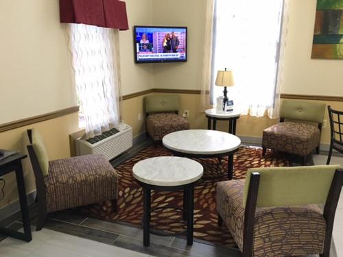 Americas Best Value Inn & Suites Clinton Jackson