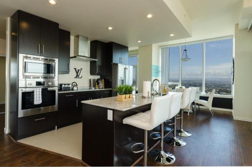 Popular Downtown San Diego Louis Vuitton 2600sqft Penthouse in CA