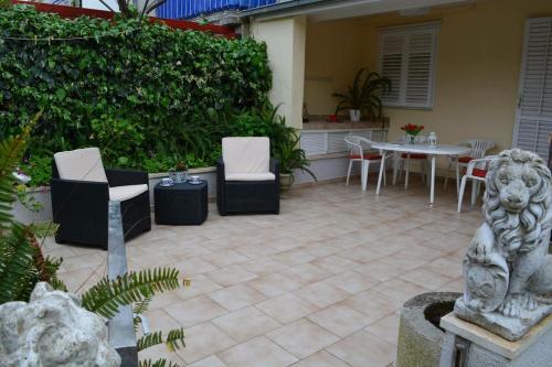 Apartments with a parking space Korcula - 11594