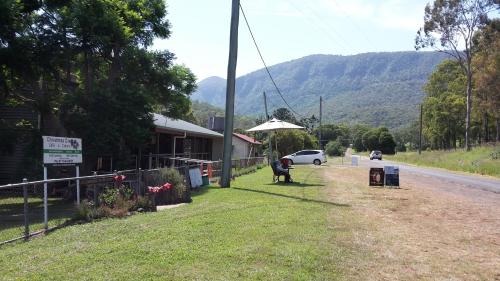 Christmas Creek Café & Cabins