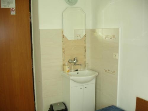 3 twin beds