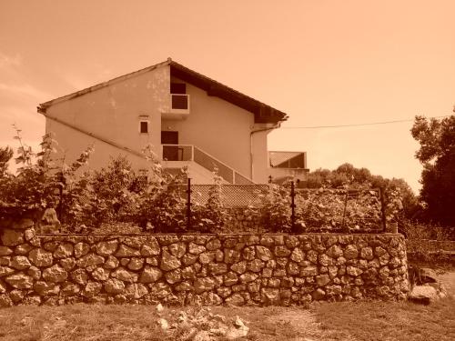  Apartments Kec-Kec in Lun