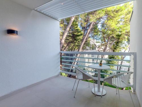 Superior Double Room with Balcony image 3