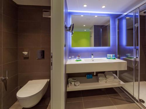 Superior Double Room with Balcony image 5