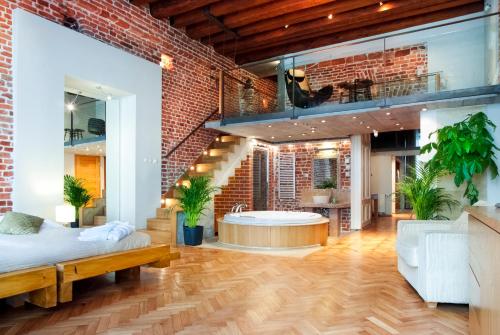 Pezsgőfürdő, Aparthotel Stare Miasto near 19.Századi Lengyel Festészet Galéria